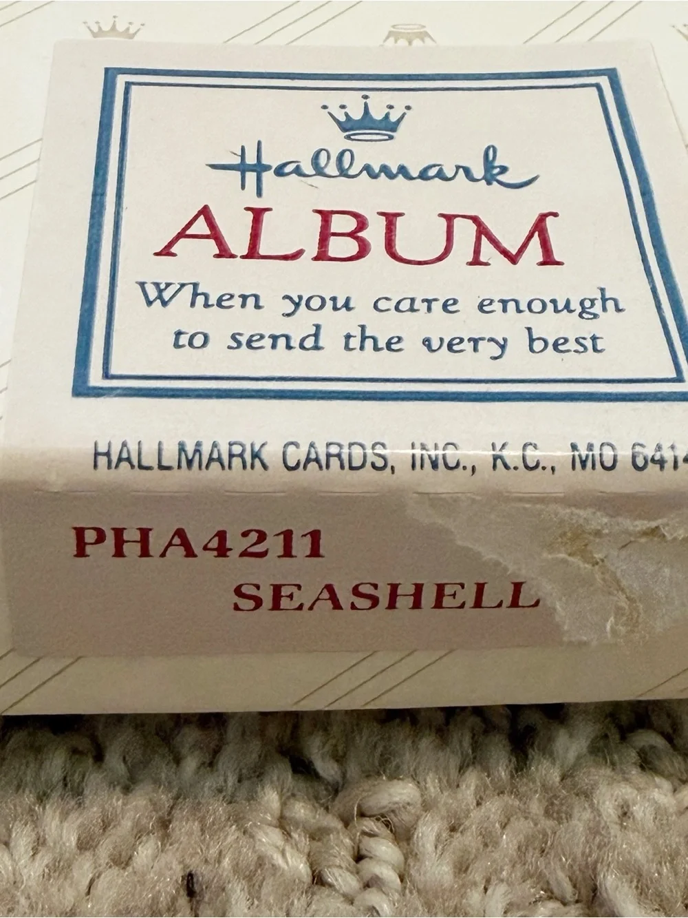 Vintage Hallmark 1982 Embossed Ivory Seashell Photo Album Holds 48 Pics 3.5 x 5